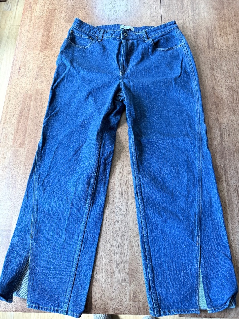 Abercrombie Curve Love High Rise 90s Relaxed Split-Vent Hem Jean